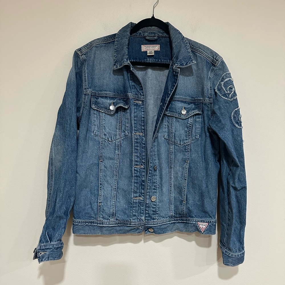Guess women’s vintage 90s iconic denim jacket with distressed guess on sleeve. M - Picture 2 of 9